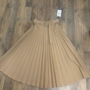 Zara pleated skirt size L